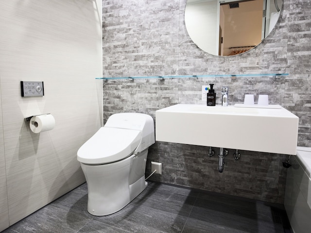 IN THE LIBRARY hotel and books 所沢