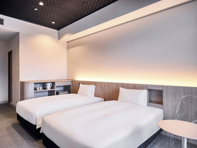 IN THE LIBRARY hotel and books 所沢