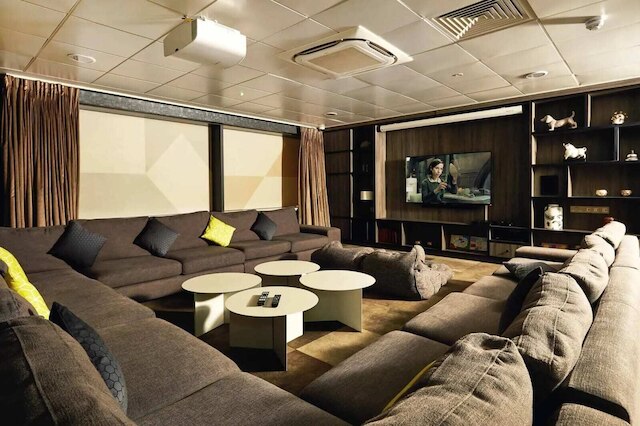 スチューデント オンリー ヴィタ ファースト ストリート