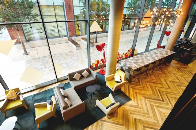 スチューデント オンリー ヴィタ ファースト ストリート