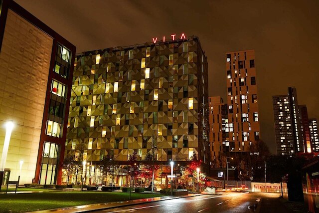 スチューデント オンリー ヴィタ ファースト ストリート