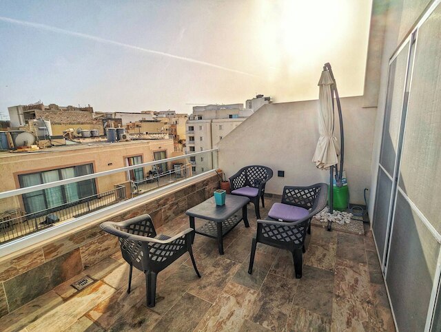 モダン 3 ベッドルーム ペントハウス ウィズ ルーフトップ ビューズ