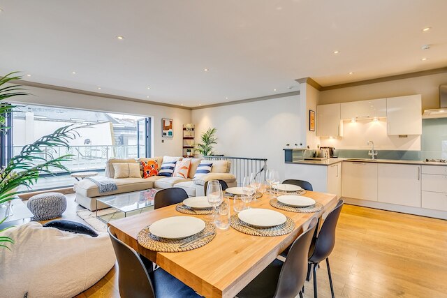 チャーミング スペーシャス 5ベッド ミューズ ハウス - ケンジントン