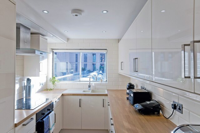 インペリアル クイーンズウェイ アパートメント