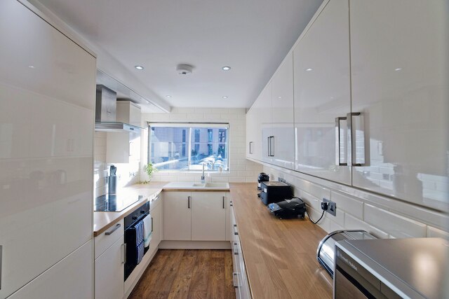 インペリアル クイーンズウェイ アパートメント