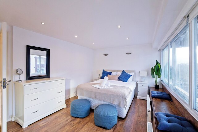 インペリアル クイーンズウェイ アパートメント