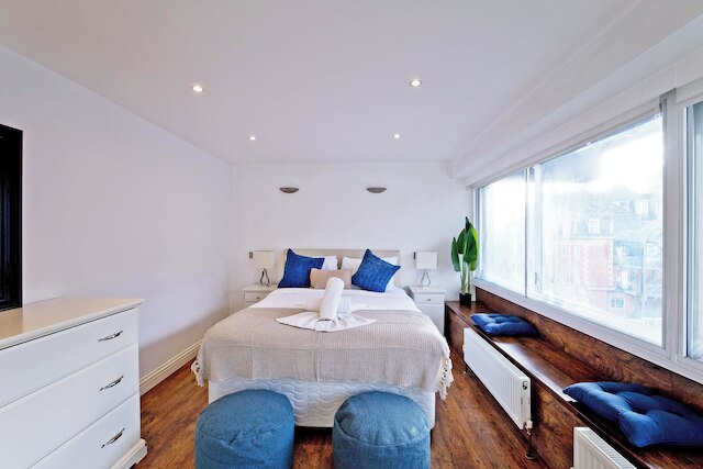 インペリアル クイーンズウェイ アパートメント