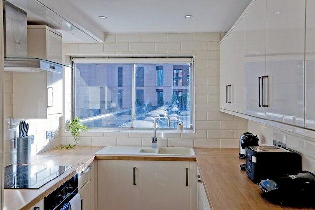 インペリアル クイーンズウェイ アパートメント