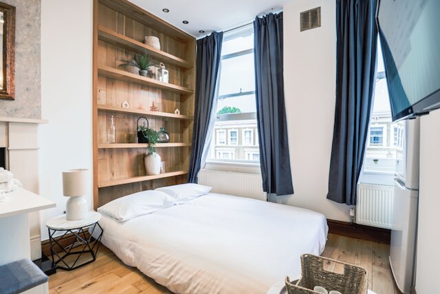 インペリアル アールズ コート アパートメンツ