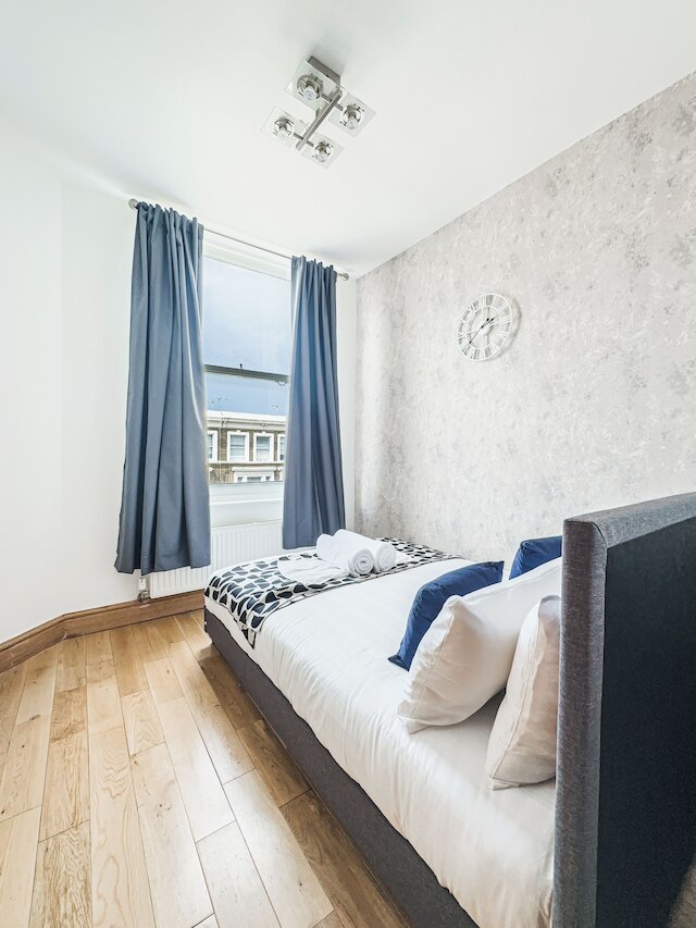 インペリアル アールズ コート アパートメンツ