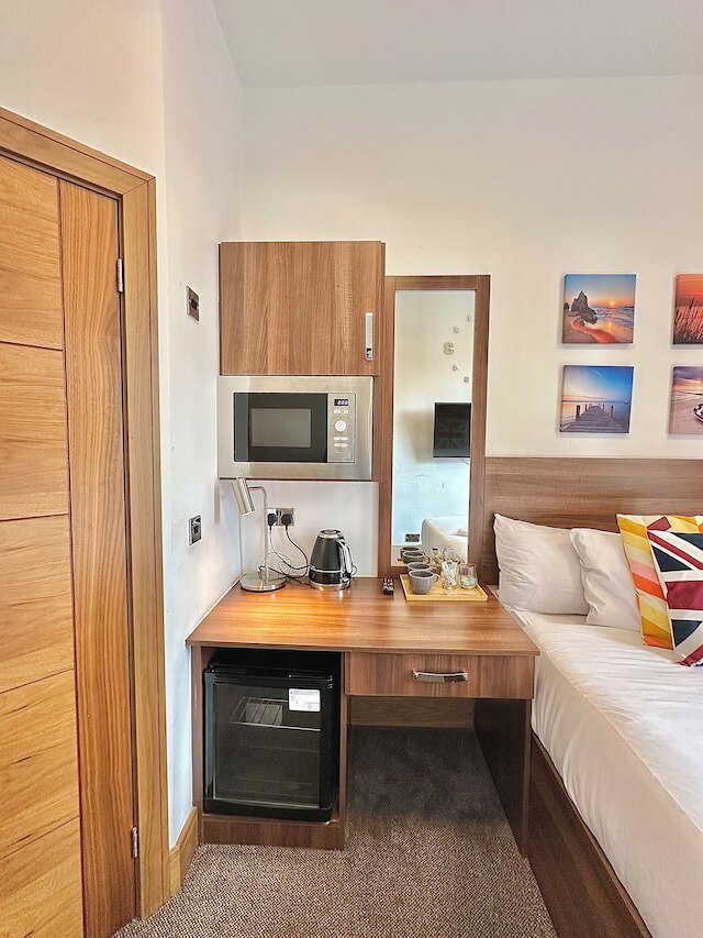 205 アールズ コート