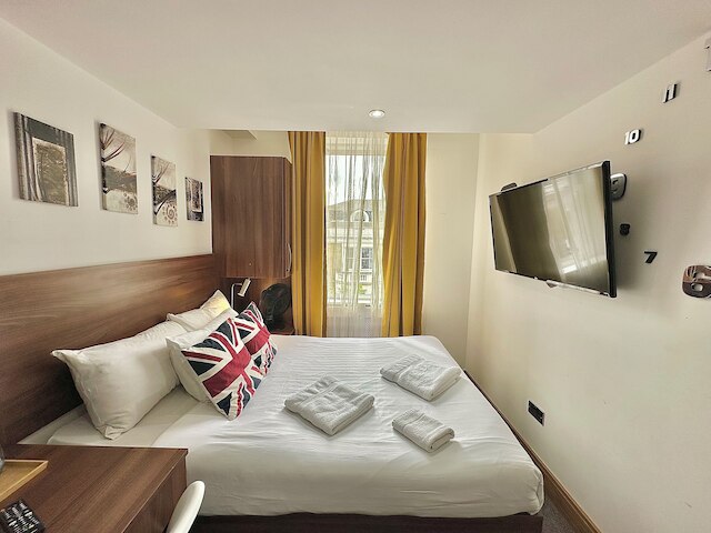 205 アールズ コート