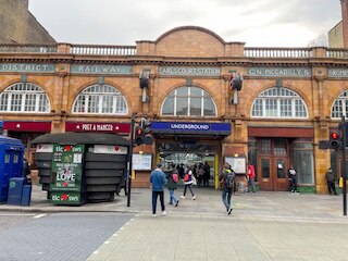 205 アールズ コート