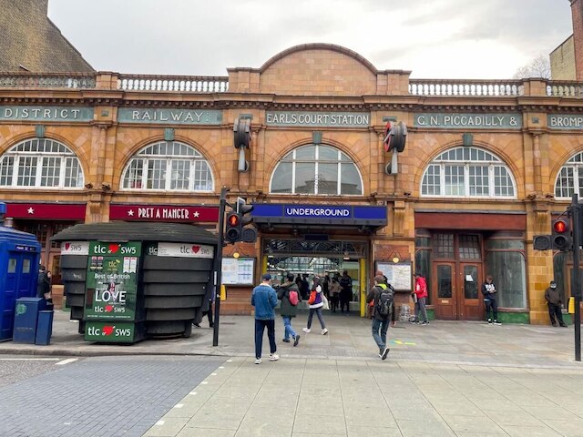 205 アールズ コート