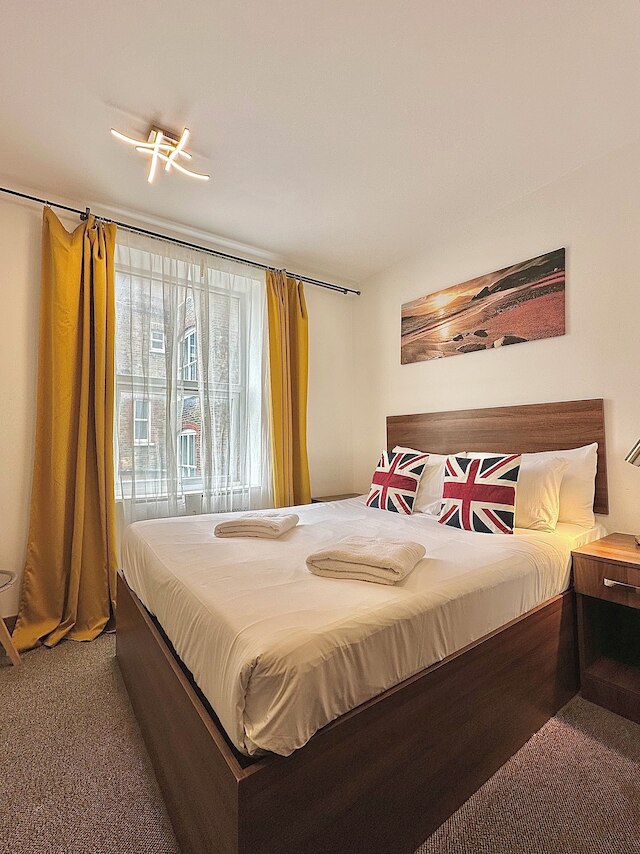 205 アールズ コート