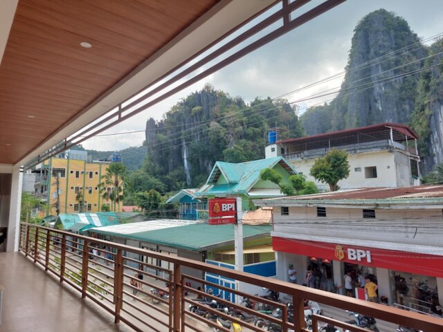 ビーハイブ エルニド トゥーリスト イン