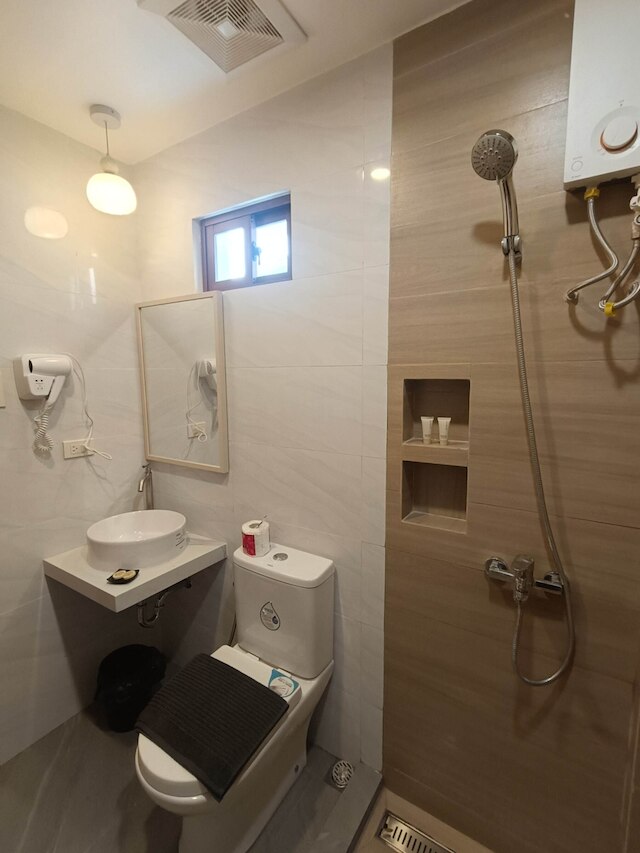 ビーハイブ エルニド トゥーリスト イン