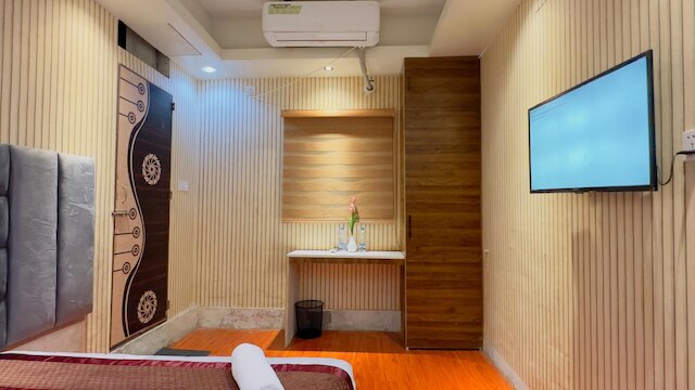 レザラ スイートホーム ウッタラ