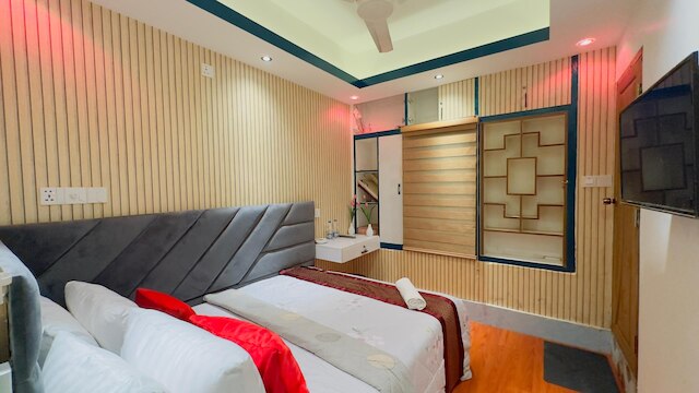 レザラ スイートホーム ウッタラ