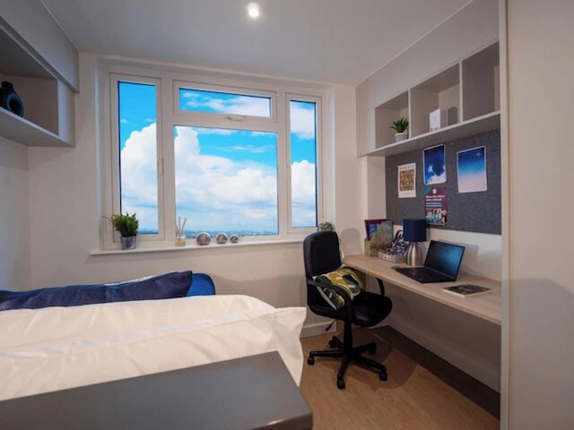 スチューデント オンリー エレガント ブロンズ スタジオ イン パディントン