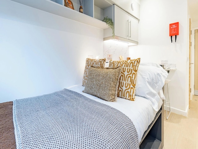 スチューデント オンリー エレガント ブロンズ スタジオ イン パディントン