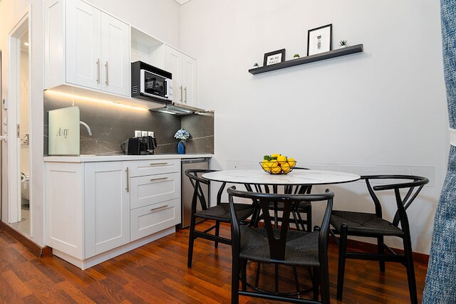 アスティ ラグジュアリー アパートメンツ