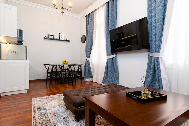 アスティ ラグジュアリー アパートメンツ