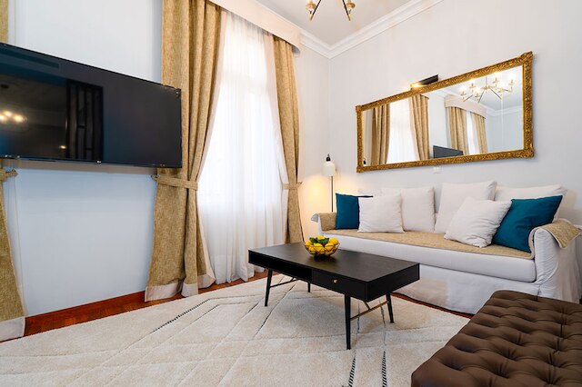 アスティ ラグジュアリー アパートメンツ