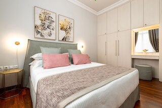 アスティ ラグジュアリー アパートメンツ