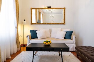 アスティ ラグジュアリー アパートメンツ