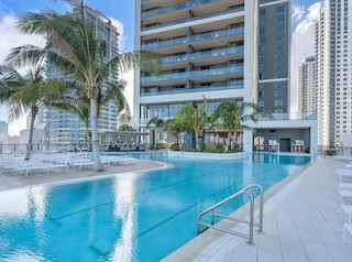 マイアミ バケーション レンタルズ -ダウンタウン ナティーヴォ