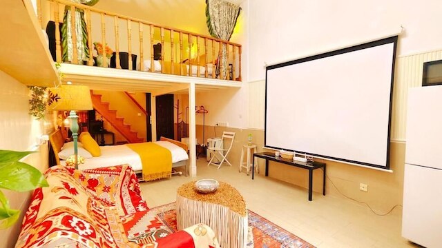 Shanghai Hills & Aromahome Palette with balcony