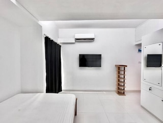 300スクエアフィート 1 アパートメント ウィズ サウナ & プール