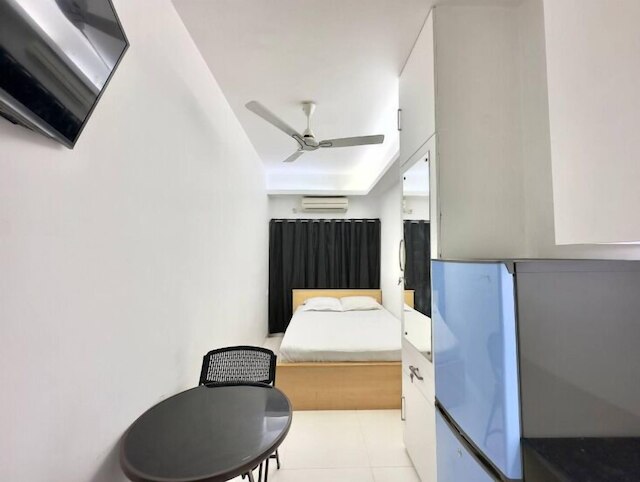 250sqft 4 エコノミー ステイ プール & ジム