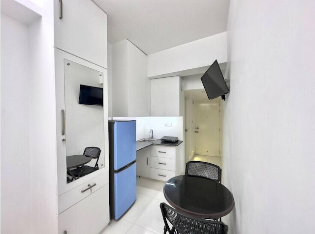 250sqft 4 エコノミー ステイ プール & ジム