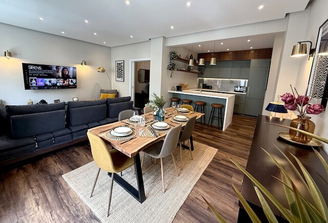 シガシガ ラグジュアリー アクロポリス アパート