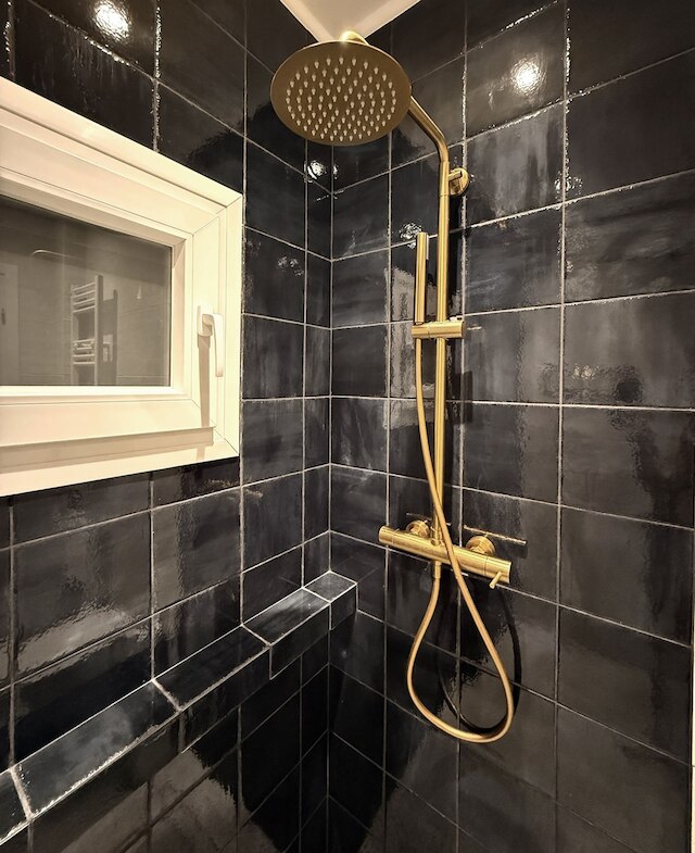 シガシガ ラグジュアリー アクロポリス アパート