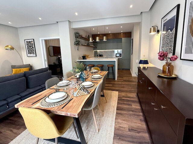 シガシガ ラグジュアリー アクロポリス アパート