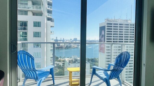 ユア テラス ユア ベイ ユア モーメント プール ジム