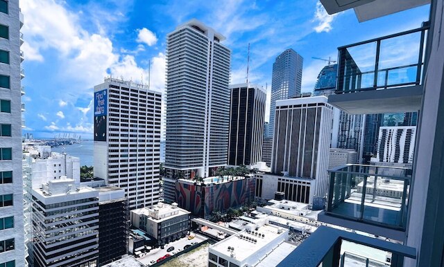 ウェイクアップ トゥ シティビューズ プール ジム ハイスピード WiFi