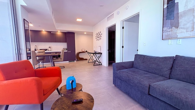 ホエン ザ シティ ビカムズ ア キャンバス テラス プール ジム