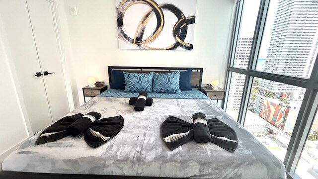 ホエン ザ シティ ビカムズ ア キャンバス テラス プール ジム