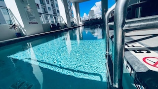 リラックス アバブ マイアミ スカイライン ビューズ ジム プール