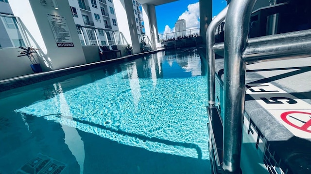 リラックス アバブ マイアミ スカイライン ビューズ ジム プール