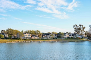 ウォーターフロント リトリート ウィズ スタニング ビューズ & モダン コ