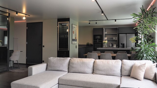 スイート ウィズ サウナ & ジャグジー in カンッピ