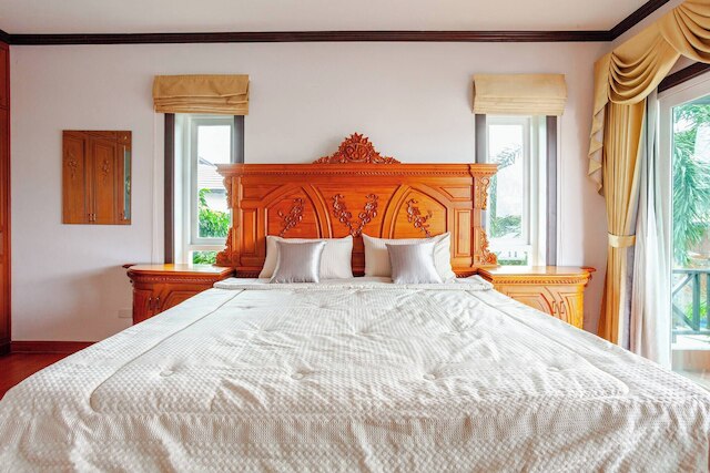 ラグジュアリー アイコニック ロイヤル ボート プール ヴィラ ノース パタヤ