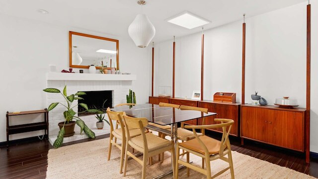 アップステイ コンテンポラリー 4 ベッドルーム ファミリー ホーム ウィズ ガーデン