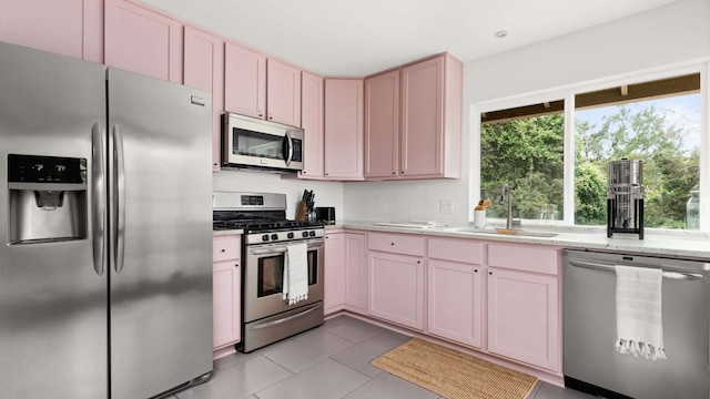 アップステイ コンテンポラリー 4 ベッドルーム ファミリー ホーム ウィズ ガーデン