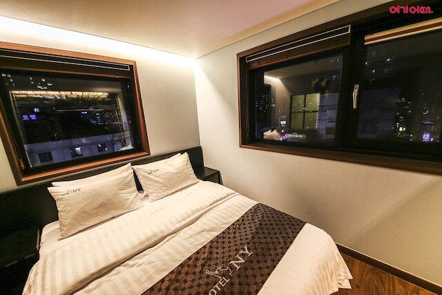 Yeongdeungpo Station New York Hotel